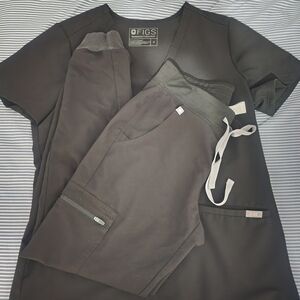 Figs Women's Black Jogger Pants and Top Set